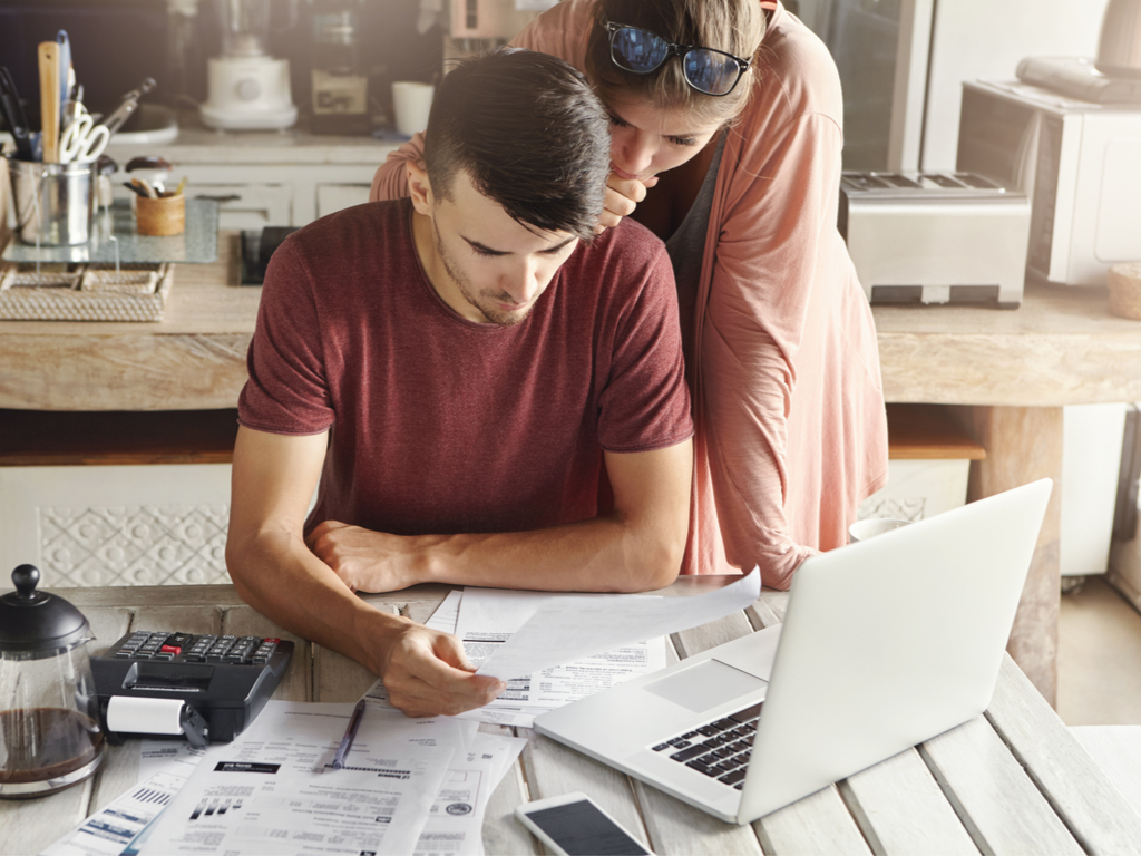 The Pros and Cons of Keeping Separate Bank Accounts